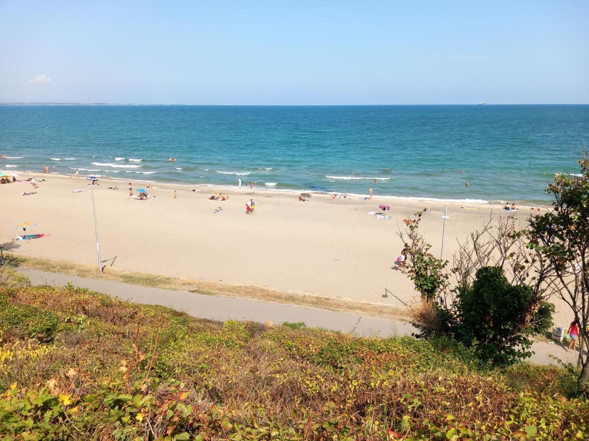 Sea Central Apartment Burgas Bagian luar foto