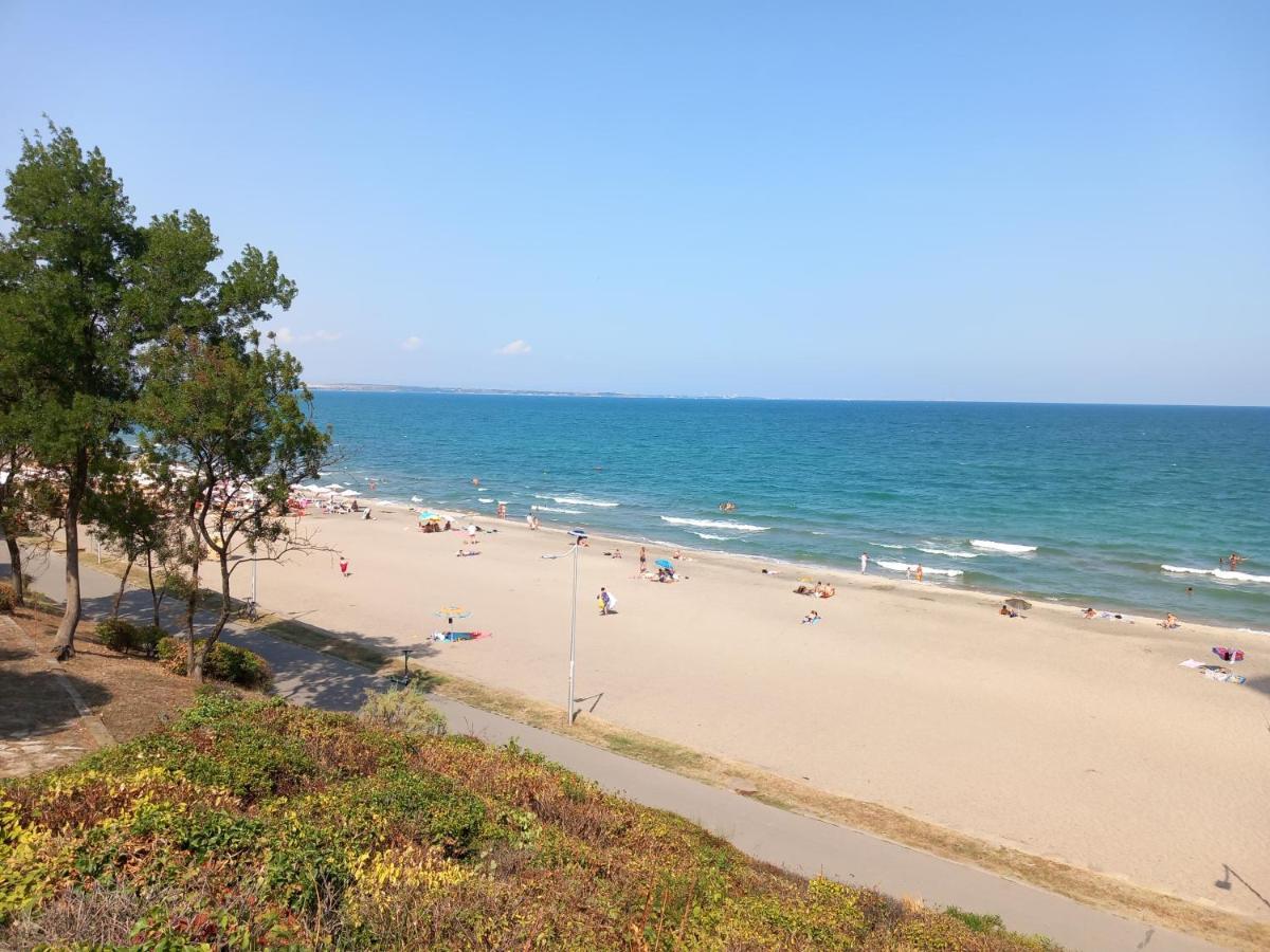 Sea Central Apartment Burgas Bagian luar foto